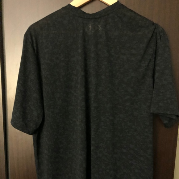 Under Armour T-Shirt - Picture 3 of 3